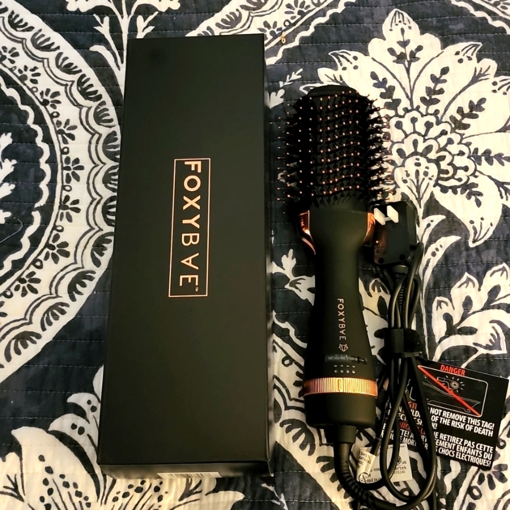 Foxybae Rose  Gold Blowout Dryer Brush